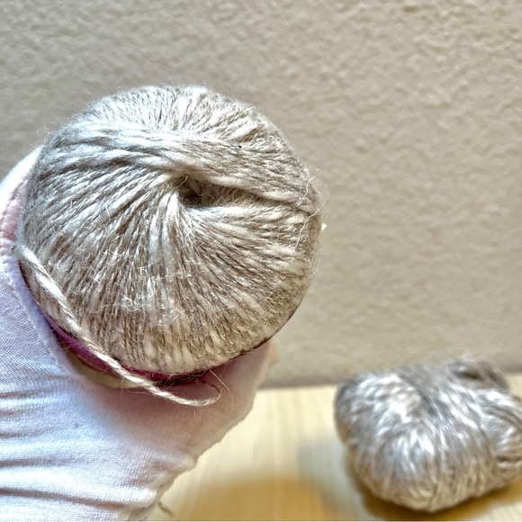 Phildar Linbel Slub Yarn white/warm grey. 1 & 2/3rds skeins. - Picture 6 of 11